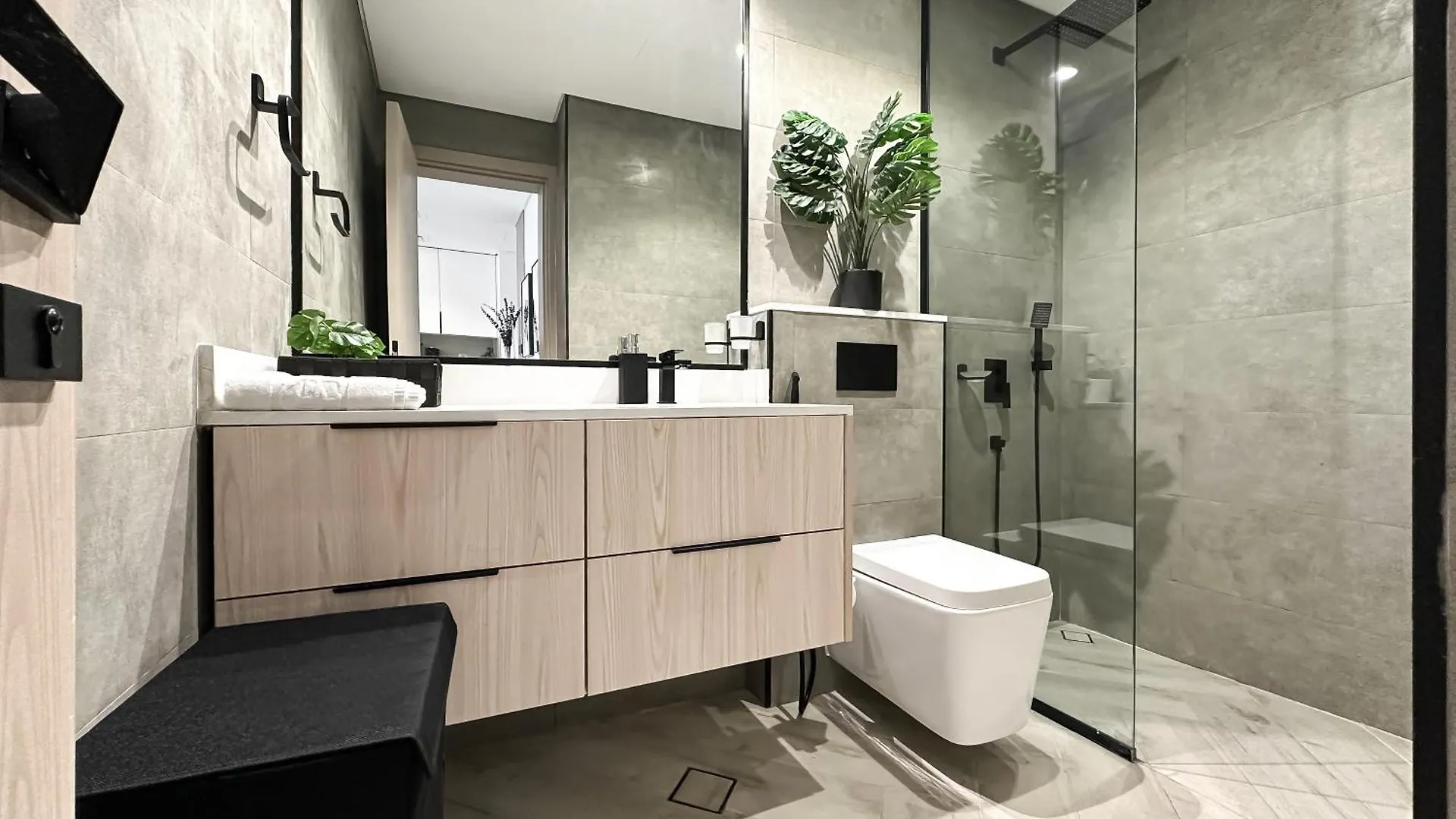 Indulge In A Regal Retreat At Jvc Apartment Dubai 0*,