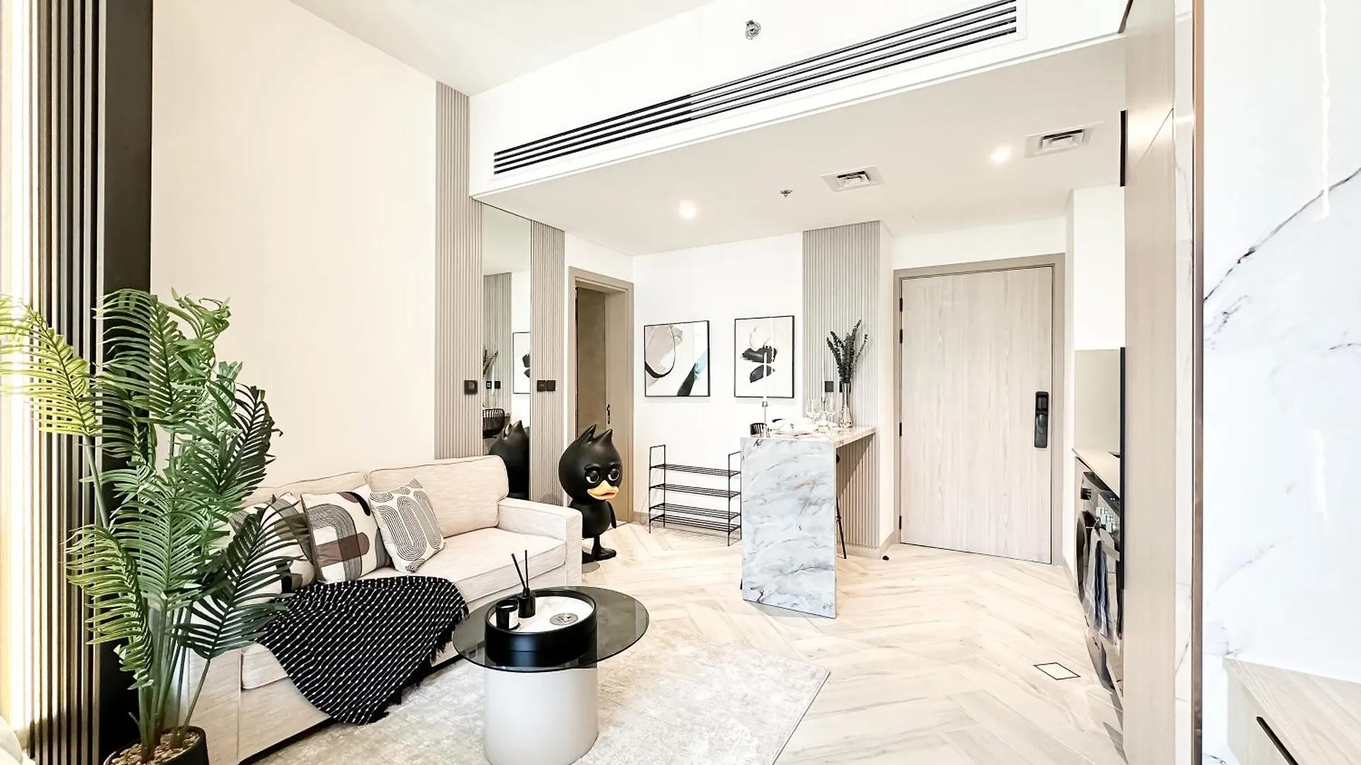 Indulge In A Regal Retreat At Jvc Apartment Dubai 0*,